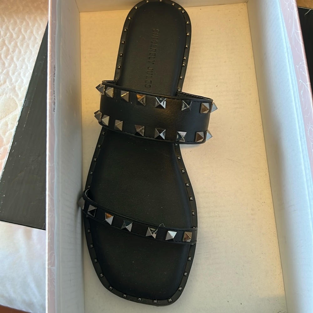 Ladies studded sandals in black.